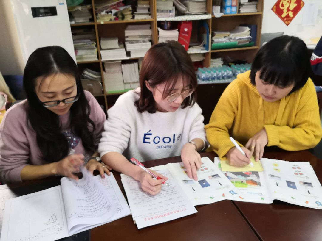 師徒結(jié)隊(duì)3_副本.jpg 師徒結(jié)隊(duì)3_副本.jpg