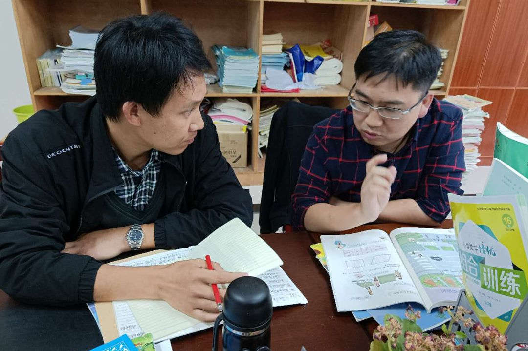 師徒結(jié)隊(duì)5_副本.jpg 師徒結(jié)隊(duì)5_副本.jpg