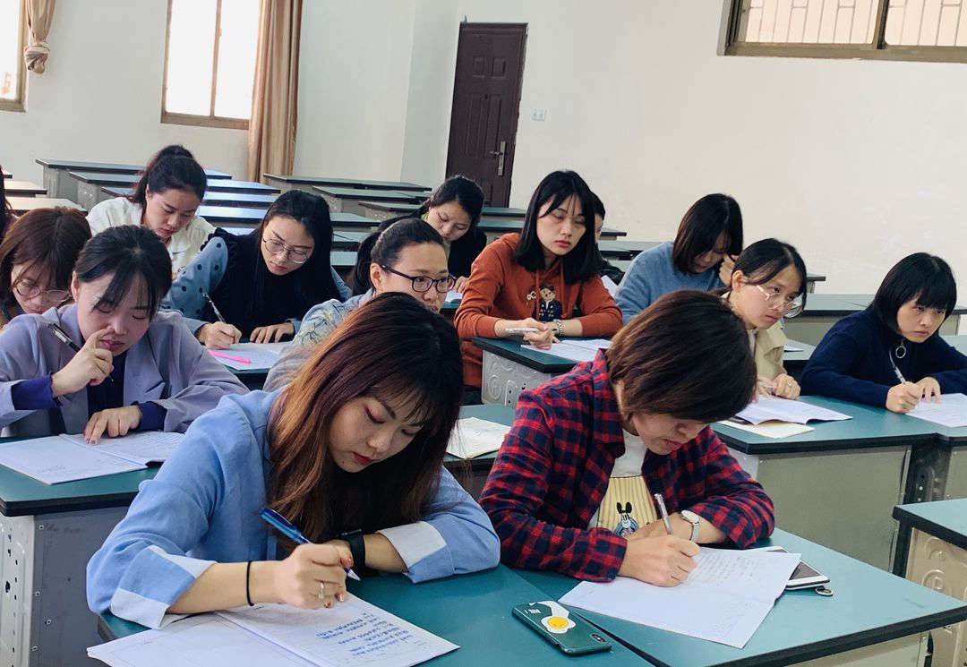 英語(yǔ)組評(píng)課2_副本.jpg 英語(yǔ)組評(píng)課2_副本.jpg