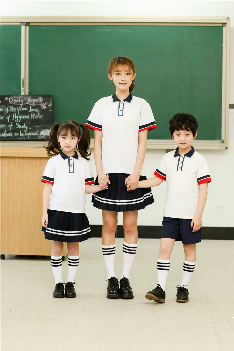 幼兒園大班小學(xué)校服定做現(xiàn)貨